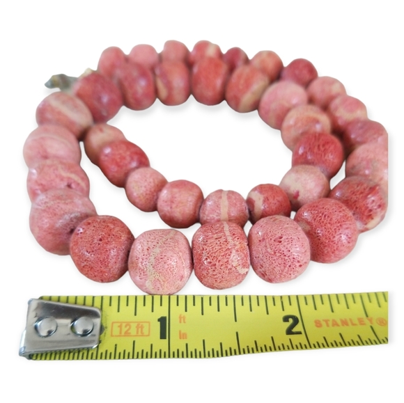 Vintage Mid Century Coral Beaded Necklace - Picture 5 of 8
